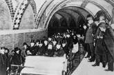 Первые пассажиры в первом метро Нью-Йорка, 1904 г. ФОТО