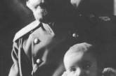 Император Николай II с новорождённым наследником Алексеем Николаевичем. ФОТО