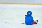 Тренер подбадривал детей криками: На льду юные хоккеисты устроили масштабную драку (ВИДЕО)