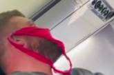 Пассажир самолета вместо маски надел женские трусики (ВИДЕО) 