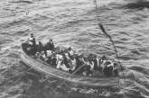 Выжившие с корабля "Титаник" в спасательной шлюпке. ФОТО