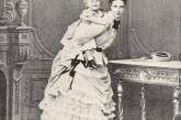 Мария Федоровна с будущим императором Николаем Вторым на руках, 1870 г. ФОТО