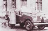Уинстон Черчилль со своим личным Land Rover Series 1. ФОТО