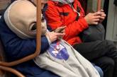 Странные и неожиданные пассажиры в метро (ФОТО)