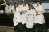 Великие княжны Мария, Ольга, Анастасия и Татьяна Романовы, 1910 г.: фото в цвете
