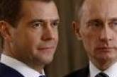 Медведев пытается выжить рядом с Путиным