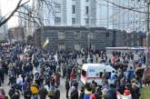 Митингующие заблокировали центральный вход в Кабмин