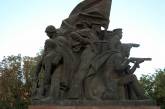 Ветераны попросят «антимайдан» уйти от памятника ольшанцам