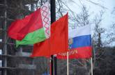 «Антимайдановцы» сняли флаги с памятника ольшанцам
