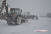 В снегу под Николаевом застряли сотни автомобилей