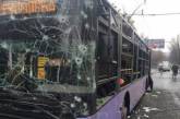 В Донецке снаряд попал в троллейбус: погибли 7 человек. ФОТО. ВИДЕО 18+