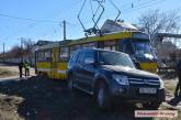 В Николаеве столкнулись трамвай и Mitsubishi Pajero 