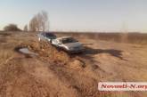 На трассе «Николаев-Кировоград» в ямы помещается легковой автомобиль. ФОТО