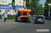 Ремонт дорог по-николаевски: «яму Сенкевича» засыпали мусором