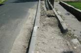 В центре Николаева при ремонте дороги пропало более сотни метров уникального розового гранита