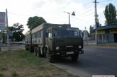 В Николаеве зерновоз, столкнувшись с «десяткой», снес светофор