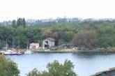 В Николаеве в парке «Победа» неизвестные начали строительство прямо на берегу реки