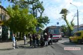 В центре Николаева троллейбус сбил бабушку с 6-летней внучкой