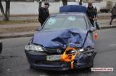 В Николаеве военнослужащий на «Опеле» врезался в грузовик: два человека в больнице