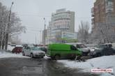 В Николаеве из-за непогоды под мостом столкнулись сразу семь автомобилей