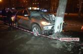 В центре Николаева BMW X5 сбил женщину и врезался в столб