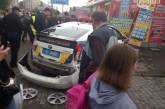  В Одессе авто полиции врезалось в магазин. ФОТО, ВИДЕО