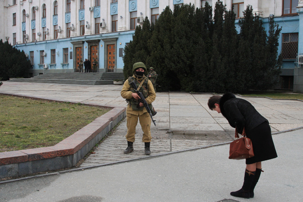 Жители Симферополя — о возможной военной операции в Крыму