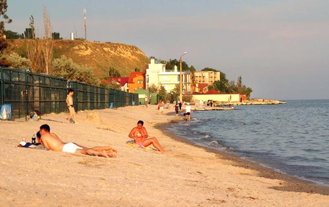 Пляжи в Украине: кто съедает побережье в Коблево