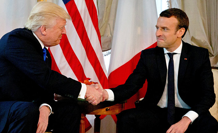 «Ах ты, мелкий человечишка!»: что не так с жестикуляцией Трампа в Брюсселе