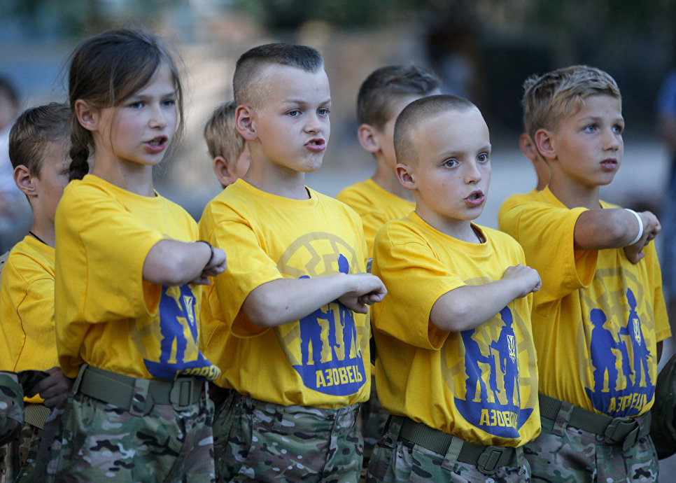 Полосы препятствий и «Калашниковы»: «летние лагеря» для украинских детей