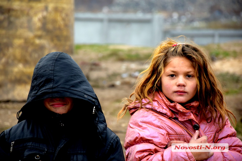 Цыганское счастье: как живет табор на свалке под Николаевом
