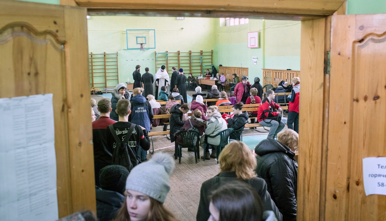 "Наши дети горели, а мы просто наблюдали". В пожаре в ТЦ в Кемерово погибли более  60 человек