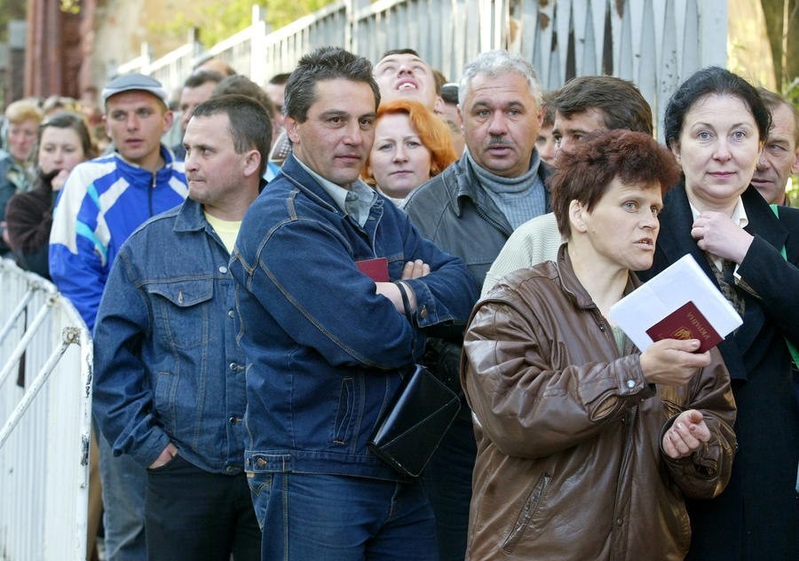    Третий «фронт»? «Польша "высасывает" работоспособное население из Украины»