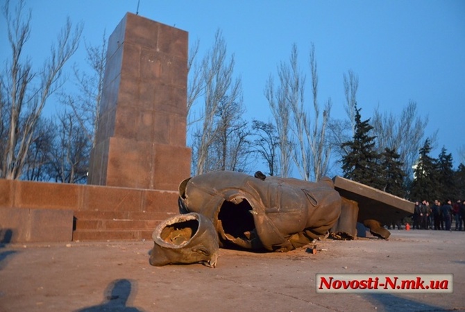 Украина снесла памятники Ленину, и теперь ей трудно заполнить образовавшуюся пустоту