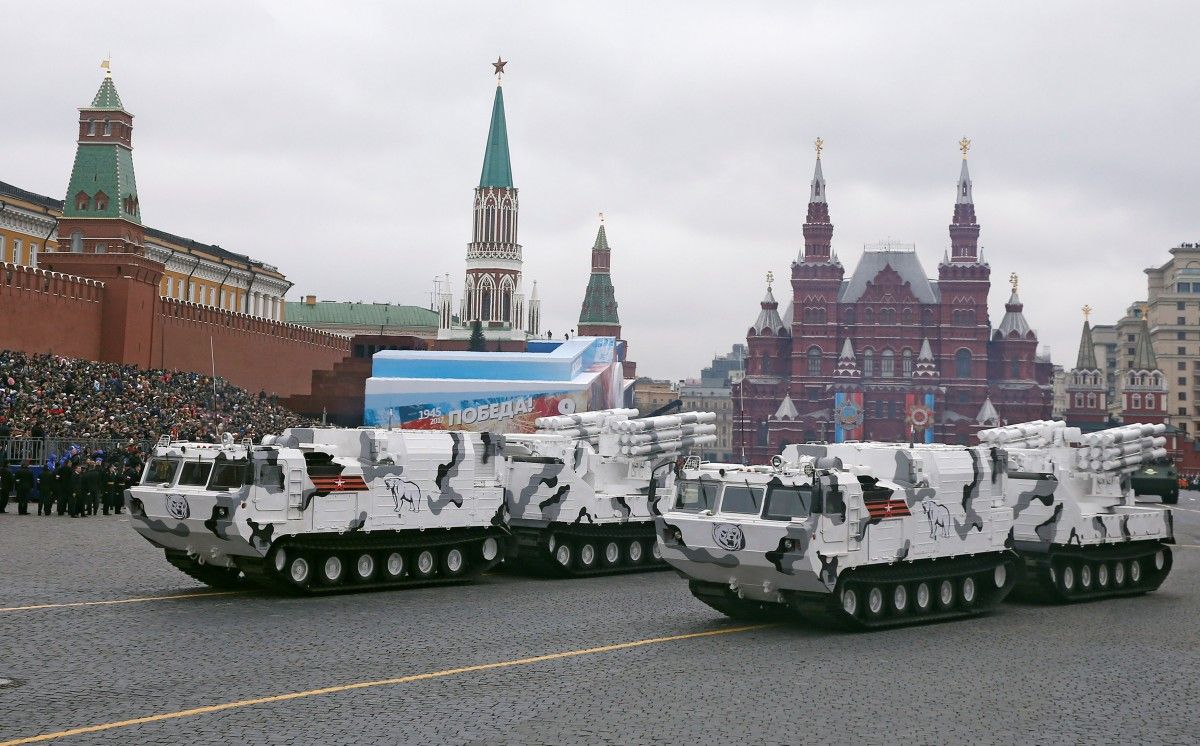 Почему шпионы так любят военные парады