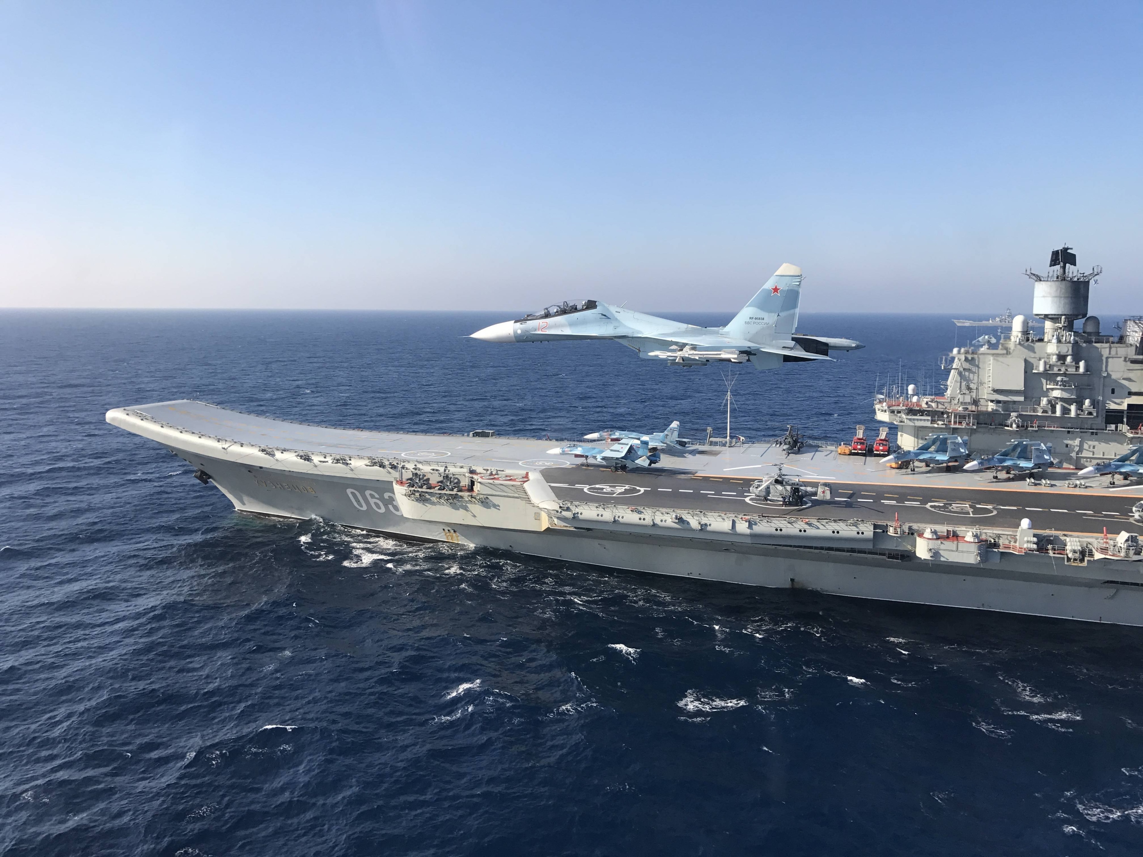 Российскому ВМФ придется принять важное решение: а нужны ли ему авианосцы?
