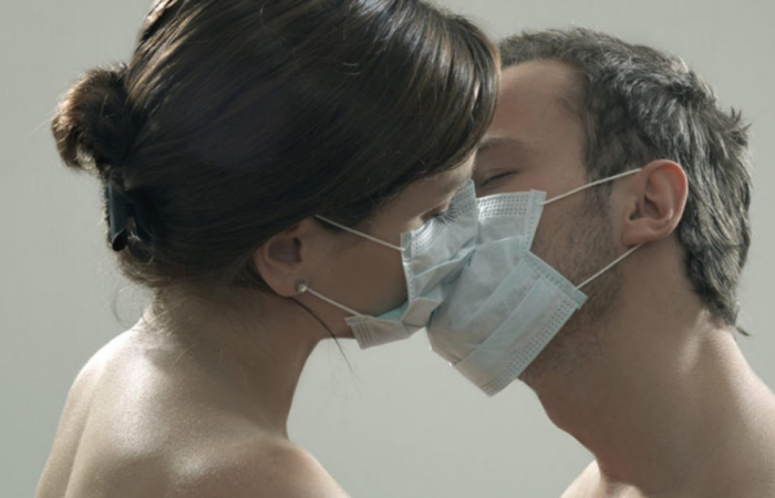 Любовь и секс в удушающих объятиях пандемии