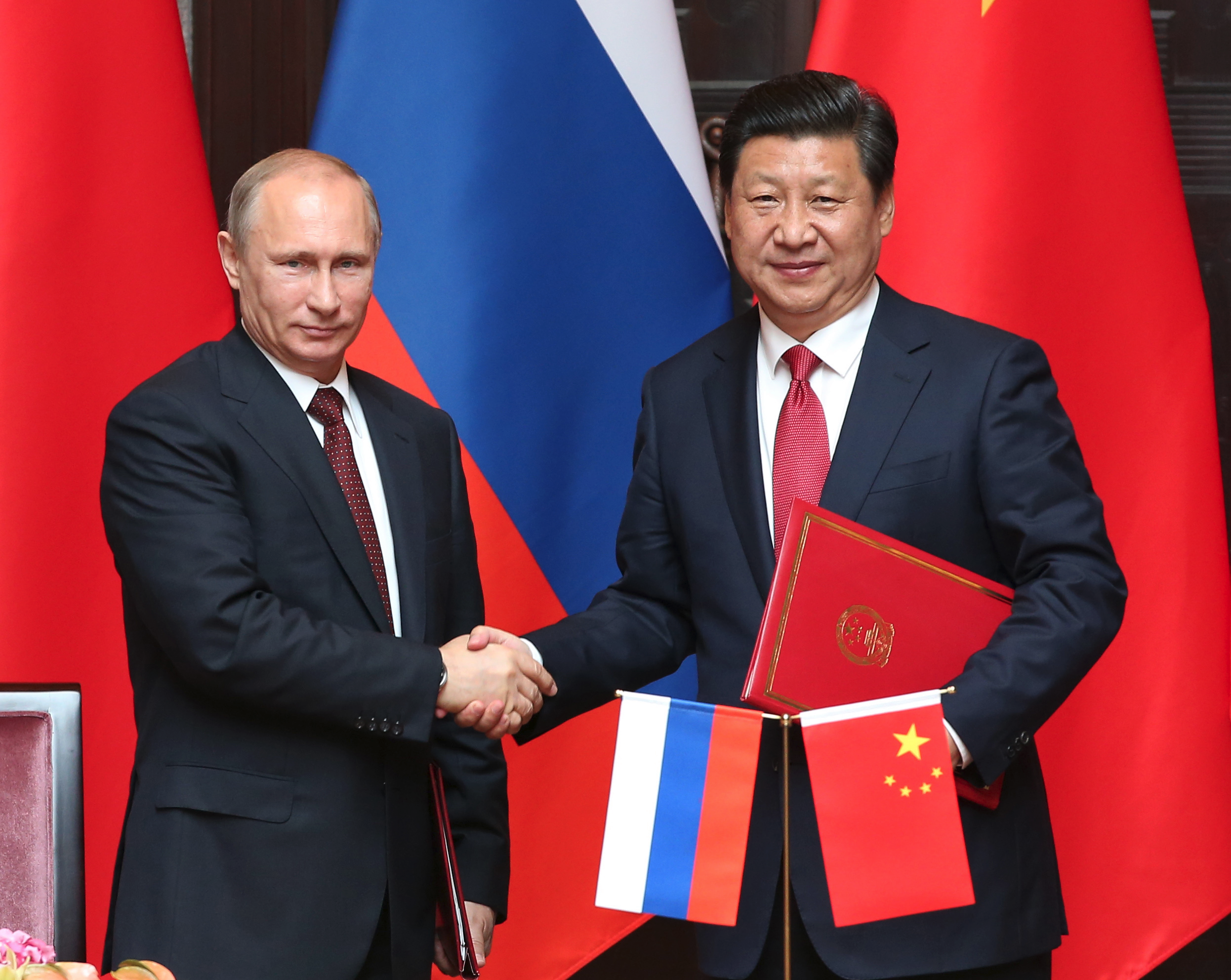 Байден подталкивает Россию и Китай ближе друг к другу?