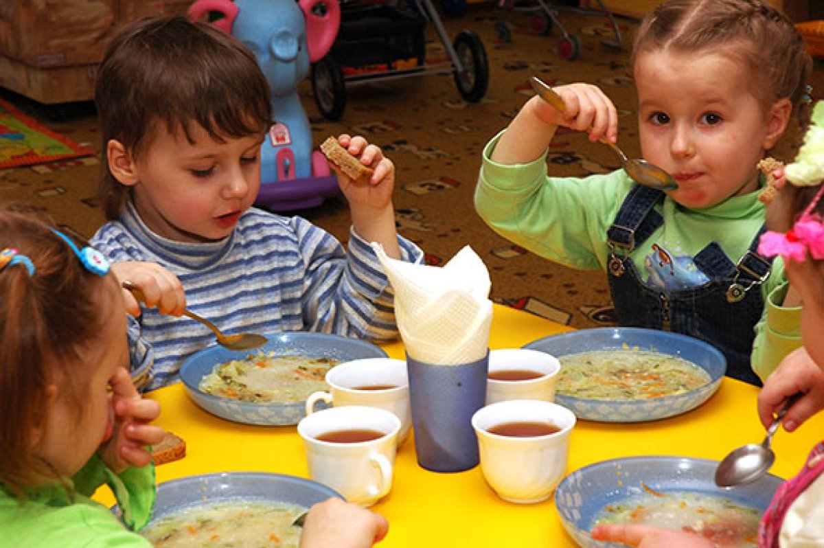 Чем кормят детей в школах и детсадах Николаева