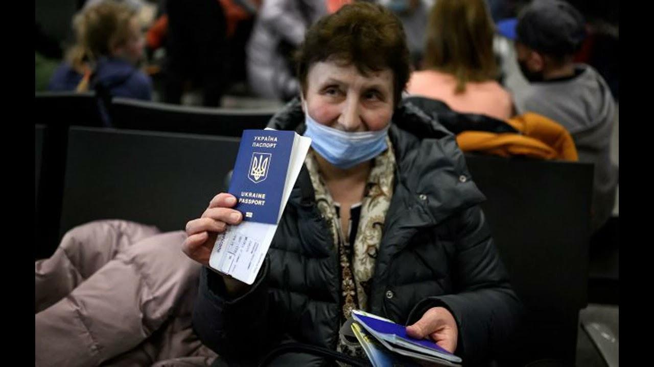 Украинских беженцев, решивших съездить на родину, могут не пустить обратно в ЕС