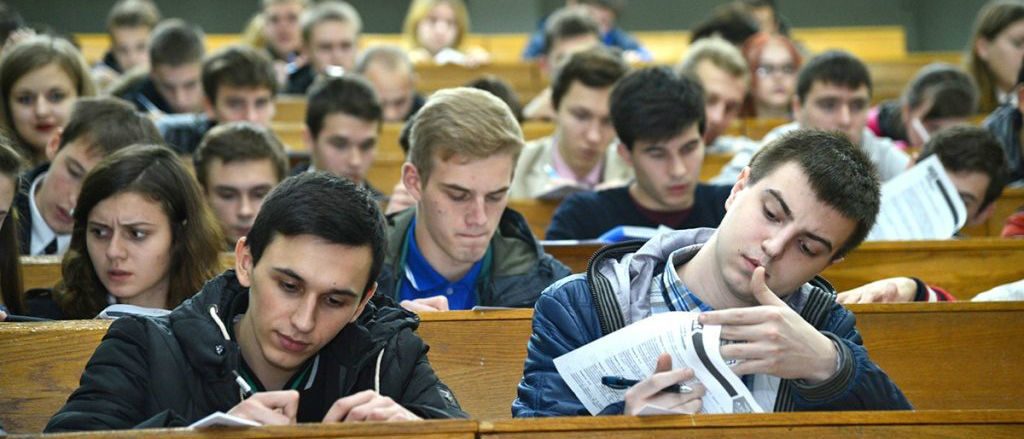 Украинских студентов иностранных ВУЗов перестали выпускать за границу. Почему?