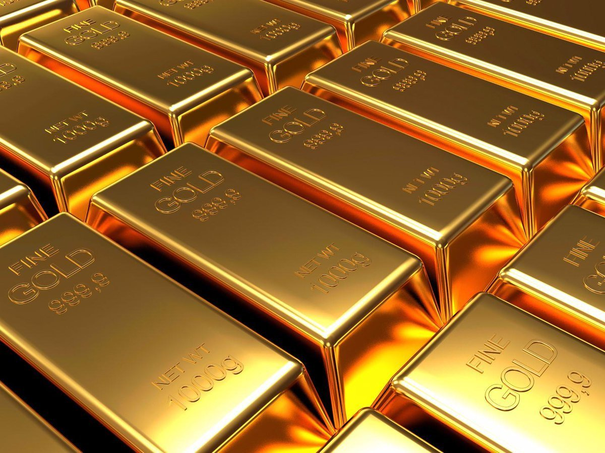 Золотой бум: банки скупают золото на фоне недоверия к доллару