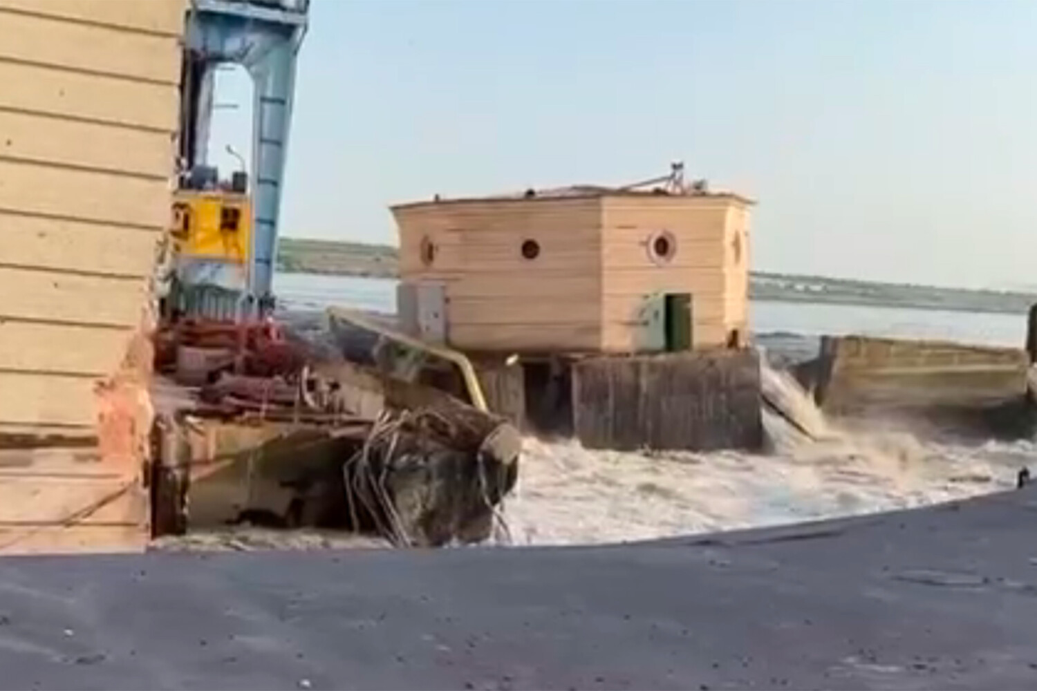Восстановление Каховской ГЭС: миллиарды долларов и несколько лет работы