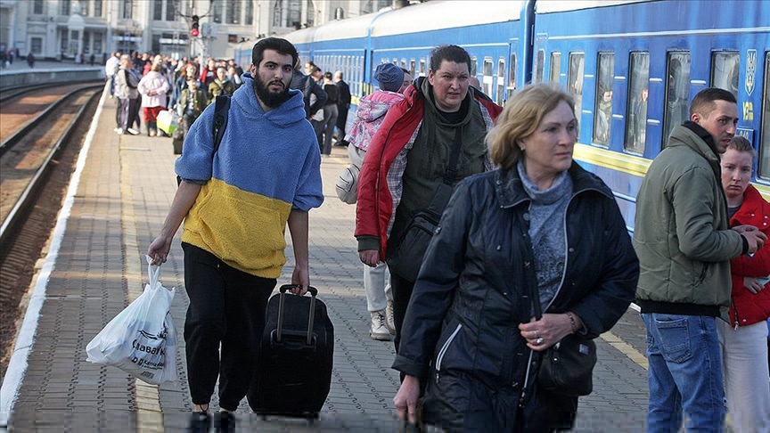 Украинцев, выехавших за границу, лишат социальных выплат  и субсидий 