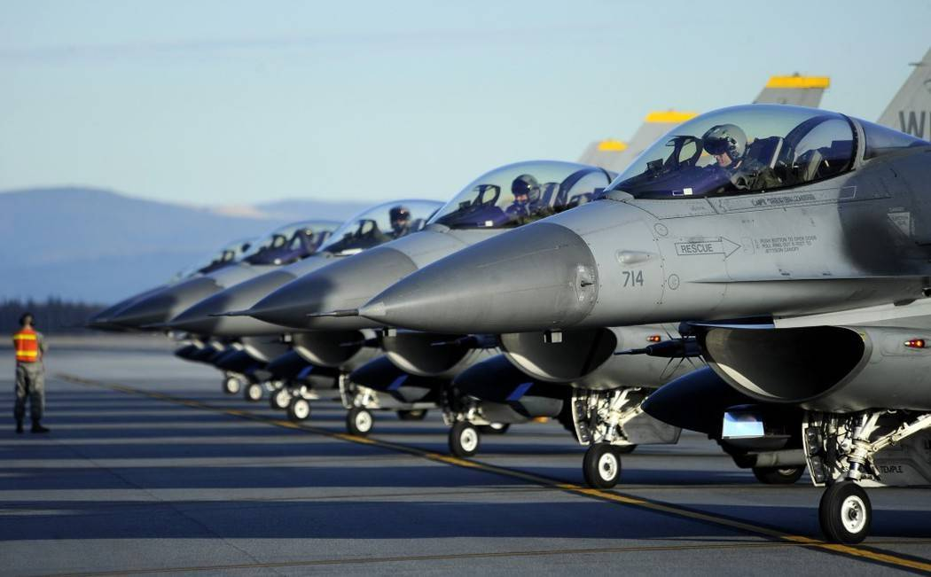 Из 45 обещанных Украине  истребителей F-16 Запад готов поставить только 6