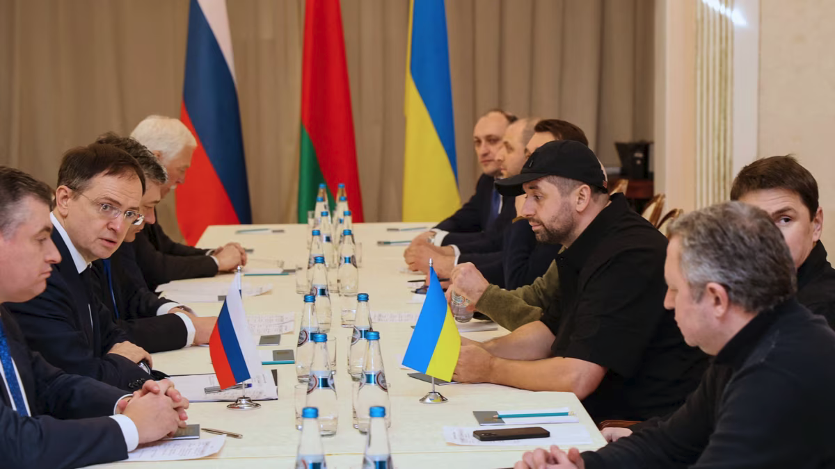 Мирні переговори між Росією та Україною: ось що говорять на Заході