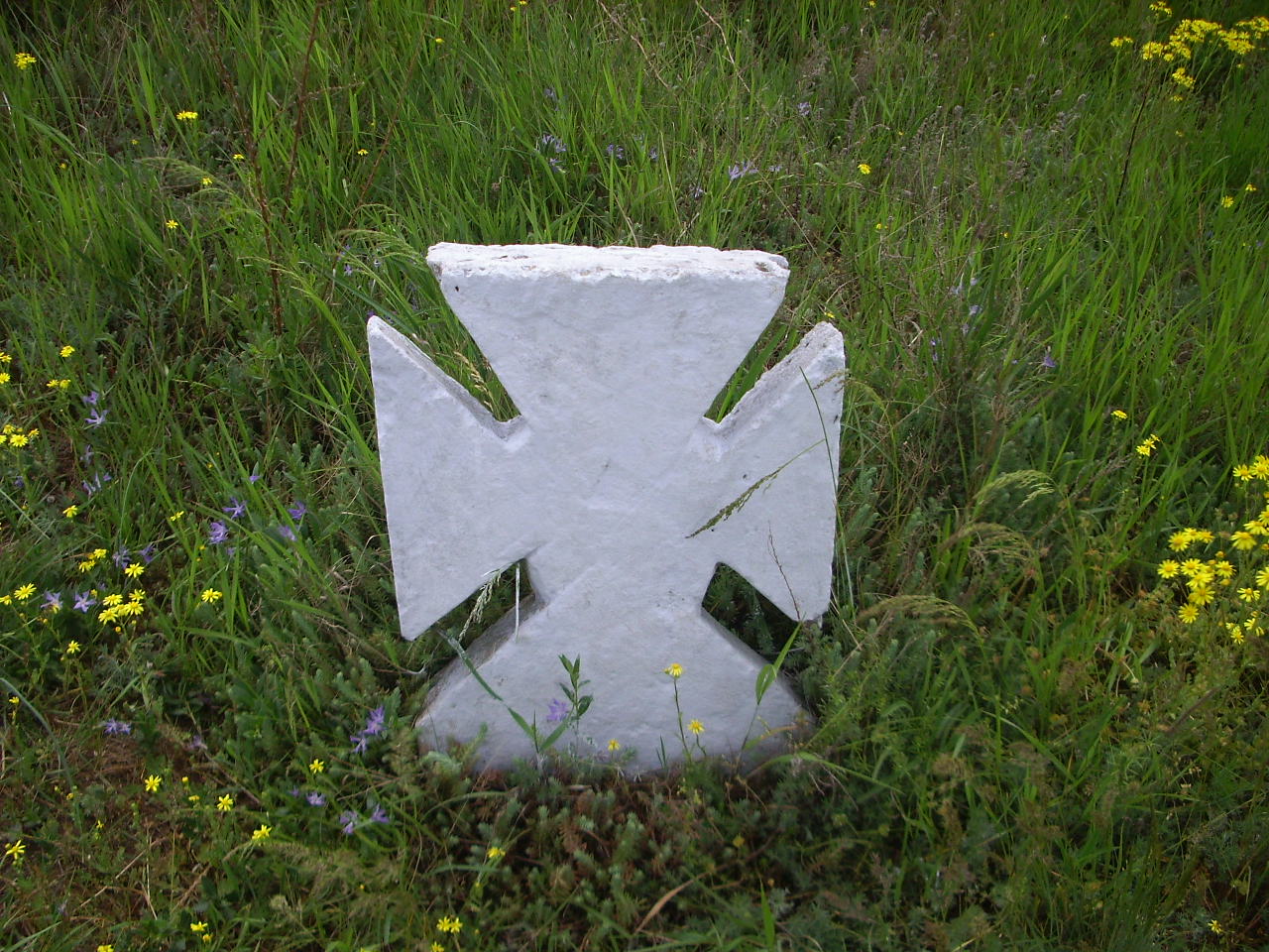 Мальтийский крест на могиле атамана Ивана Мытаря