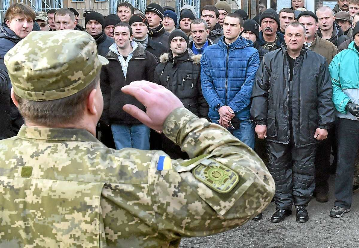 Всех мужчин призывного возраста поставят на учет автоматически — многие сразу окажутся в розыске