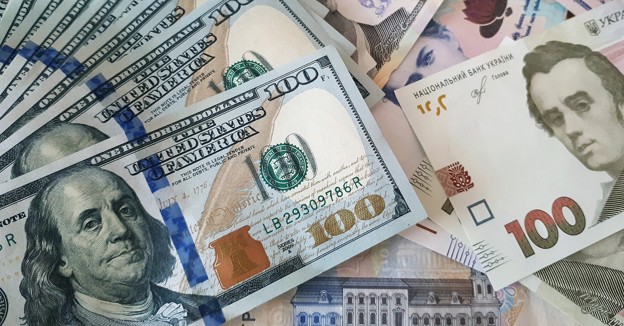 Доллар штурмует новые максимумы: что будет с курсом валют в ближайшее время?