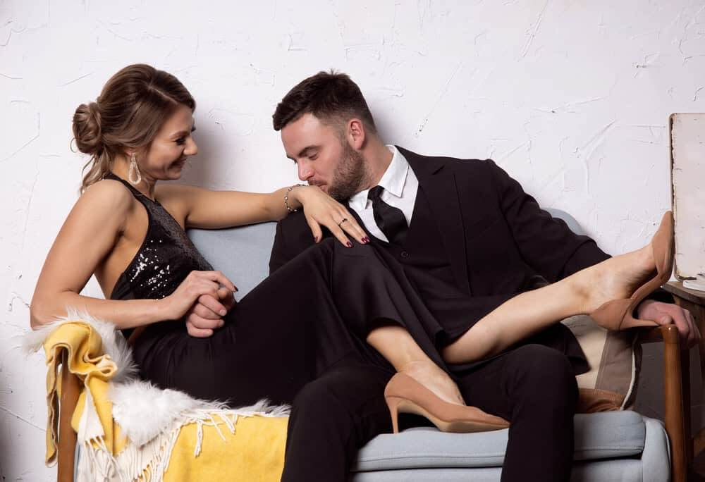 Розкішні жінки змушені наймати «чоловіка на годину»: у країні не вистачає чоловіків